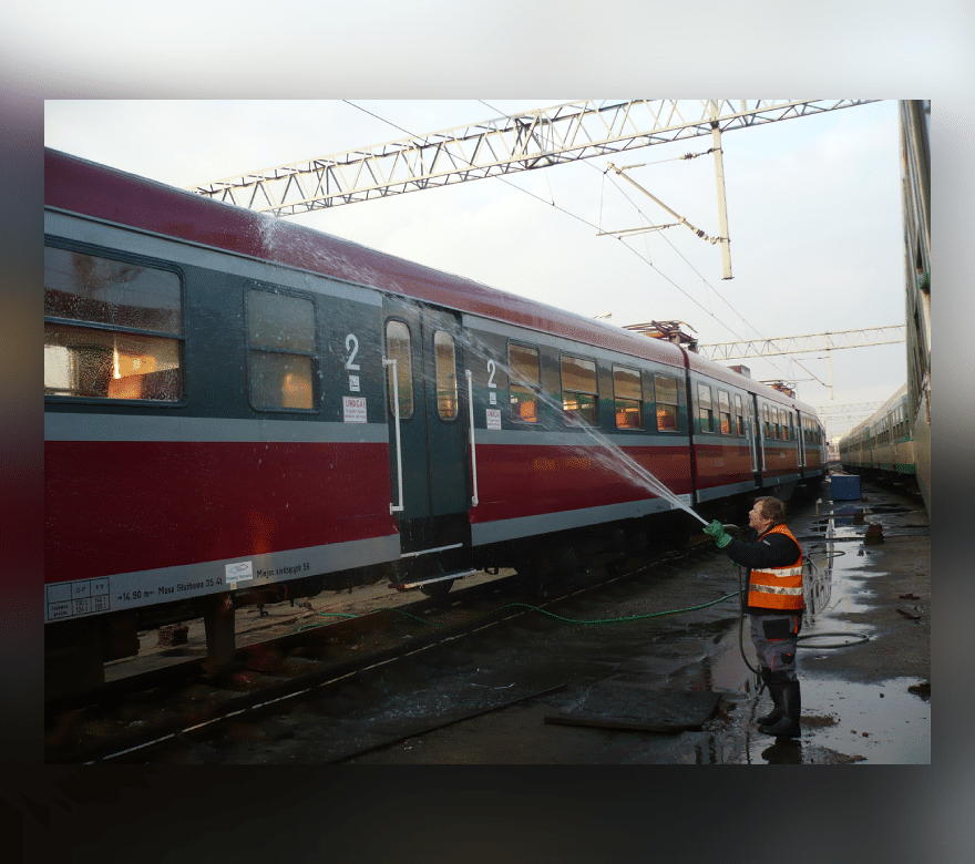 Sprzątanie taboru kolejowego
